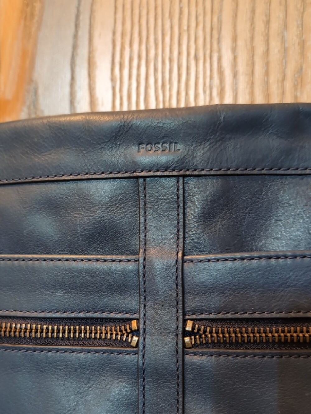 Fossil Caitlyn Leather Crossbody with Dual Zip Front Pockets Navy - Picture 2 of 4